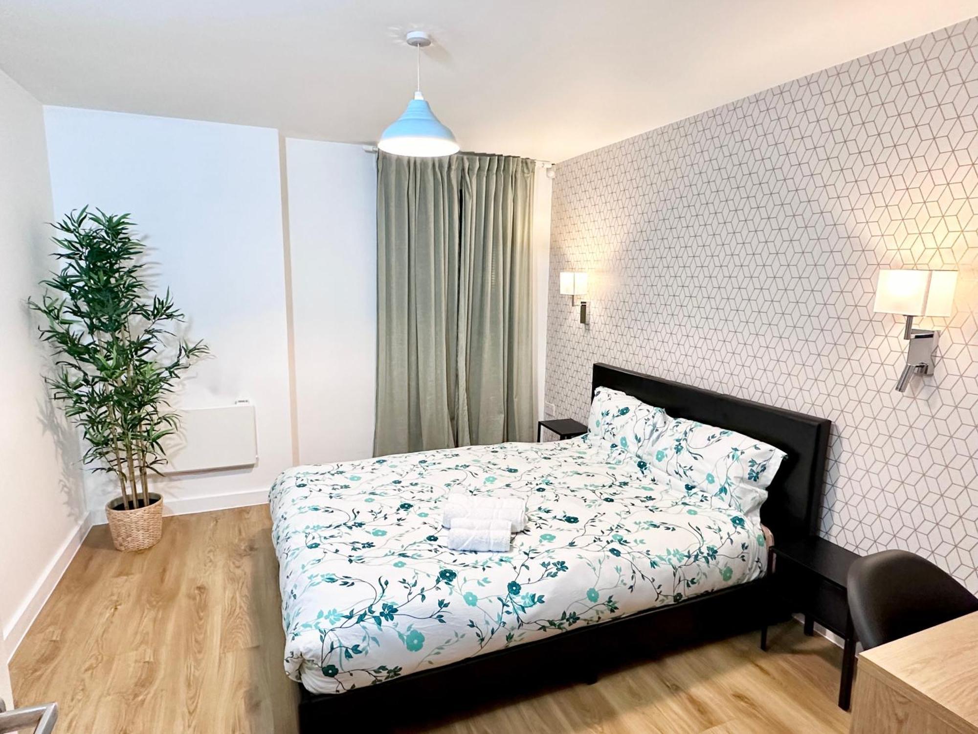 Private Garden Apartment With Geodome แมนเชสเตอร์ ภายนอก รูปภาพ
