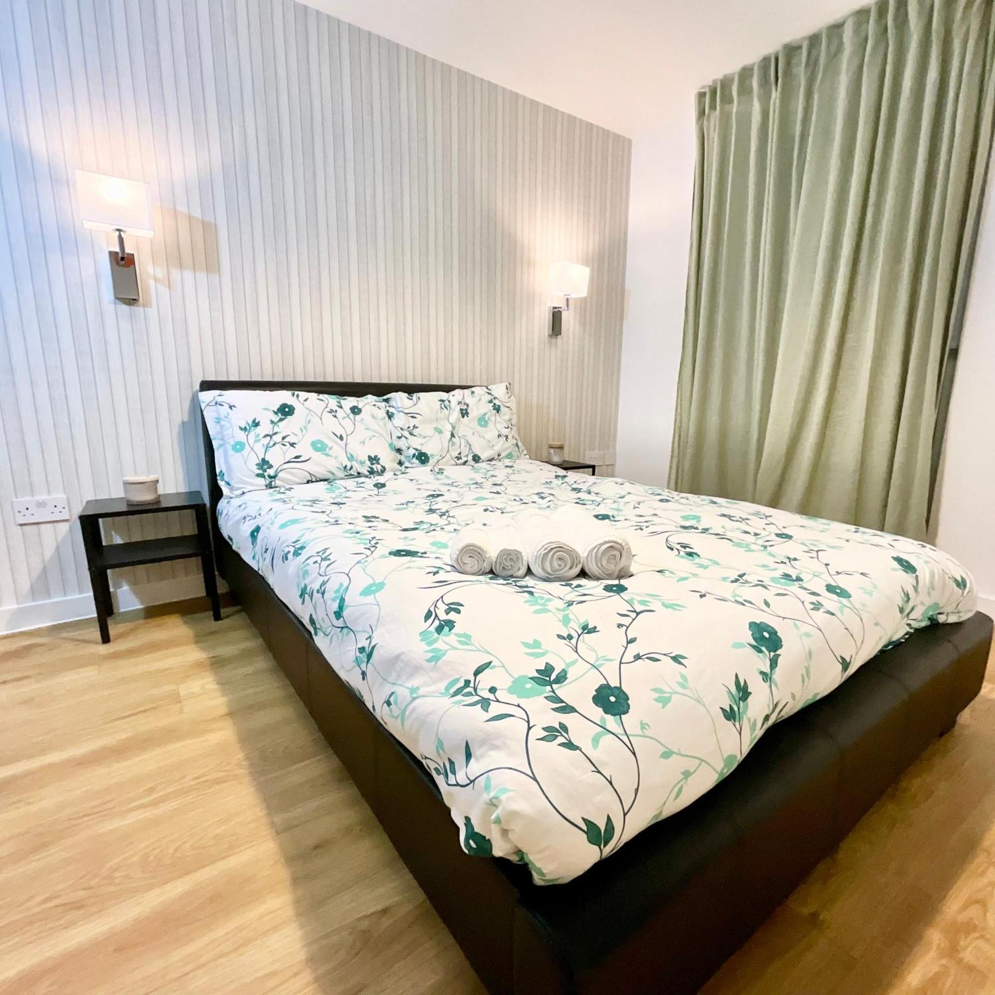 Private Garden Apartment With Geodome แมนเชสเตอร์ ภายนอก รูปภาพ